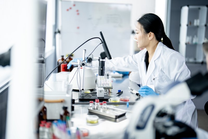 在生物工程技术领域，选择生物工程专业无疑为未来的职业道路打下了坚实的基础。今天，我们就来一起探讨一下这个专业的就业方向及其发展前景。